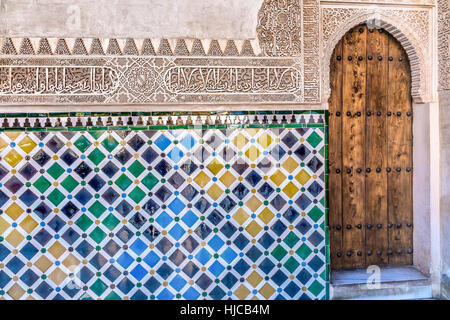 Keramische Fliesen und Putz Palacios Nazaries Alhambra Palast Granada Andalusien Spanien Stockfoto