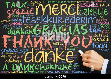 Handschrift "Thank You" in vielen Sprachen auf einer Kreidetafel Stockfoto