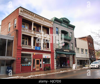 Saranac Lake, New York, USA. 19. Januar 2017. Das schöne kleine Dorf Saranac Lake, New York, von der öffentlichen Straße erschossen Stockfoto