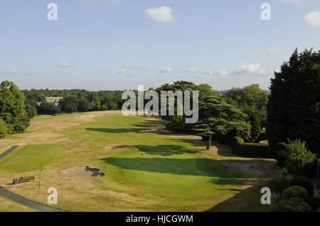 Blick vom Clubhaus-Dach nach unten über 18. Grün, Golfplatz, Golfclub Chislehurst, Chislehurst Kent England Stockfoto