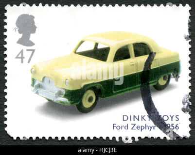 Vereinigtes Königreich - CIRCA 2003: Eine gebrauchte Briefmarke aus dem Vereinigten Königreich, ein Bild von 1956 Ford Zephyr Spielzeug - erinnert an der Stempel Dinky Toys, ca. Stockfoto