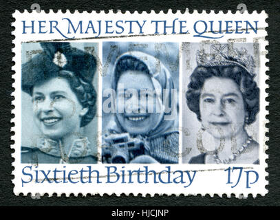 Großbritannien - CIRCA 1986: Eine gebrauchte Briefmarke aus dem Vereinigten Königreich, feiert den 60. Geburtstag von Königin Elizabeth II, ca. 1986. Stockfoto