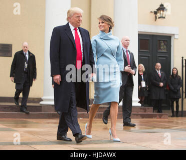 Washington, uns. 20. Januar 2017. Gewählter Präsident der Vereinigten Staaten Donald J. Trump und First Lady Elect Melania Trump Abfahrt St. Johanniskirche in Washington, DC, kurz bevor er als 45. Präsident der Vereinigten Staaten, 20. Januar 2017 eröffnet wird. Bildnachweis: Chris Kleponis/EPA - NO-Draht-SERVICE - Foto: Chris Kleponis/EPA/Pool/Consolidated/Dpa/Alamy Live News Stockfoto