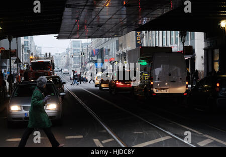 Friedrichstraße mit dem Bahnhof und der Deutschen Bahn (DB), 23. Januar 2017 in Berlin, Deutschland, fotografiert. Foto: Jens Kalaene/Dpa-Zentralbild/ZB Stockfoto