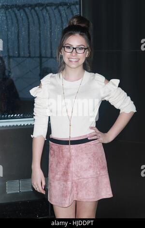 New York, USA. 24. Januar 2017. Madisyn Dhipman besucht das Empire State Building in New York City. Bildnachweis: Diego Corredor/Mediapunch/Alamy Live-Nachrichten Stockfoto
