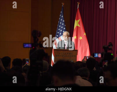 Washington, USA. 24. Januar 2017. Chinesischer Botschafter in den Vereinigten Staaten Cui Tiankai spricht bei einem Lunar New Year-Empfang bei der chinesischen Botschaft in Washington, USA, am 24. Januar 2017. Der chinesische Botschafter in den Vereinigten Staaten, China und den Vereinigten Staaten dürften weiterhin die Zusammenarbeit im Rahmen der neuen US-Regierung unter der Leitung von Donald Trump, sagte am Dienstag. Bildnachweis: Yin Bogu/Xinhua/Alamy Live-Nachrichten Stockfoto