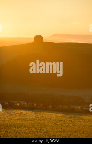 Klaren Sonnenaufgang von Abbotsbury Hügel, in der Nähe von Abbotsbury, Dorset, UK. 25. Januar 2017. Eine bunte Winter Sonnenaufgang von Abbotsbury Hügel mit Blick auf St. Katharina-Kapelle mit Portland, The Fleet und Chesil Beach im Hintergrund. © Dan Tucker/Alamy Live-Nachrichten Stockfoto