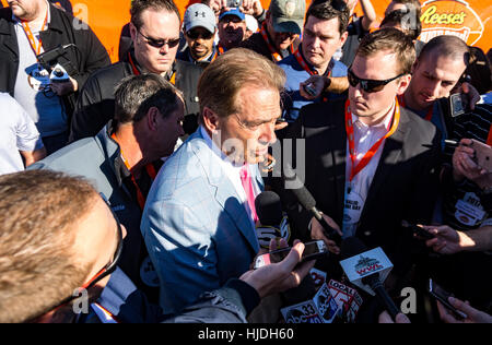 Mobile, Alabama, USA.  24. Januar 2017.  Universität von Alabama Fußball Head Coach Nick Saban spricht mit den Medien während der Reese Senior Bowl 2017 Praxis Ladd-Peebles Stadium.  Bildnachweis: Brad McPherson / Alamy Live News Stockfoto