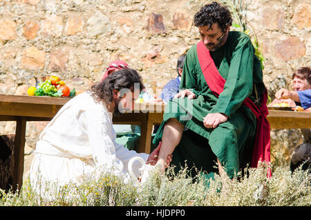 Alburquerque, Spanien - 3. April 2015: eine Gruppe von Schauspielern, die Darstellung der Kreuzigung Christi in Alburquerque am Heiligen Freitag Stockfoto