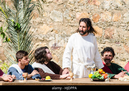 Alburquerque, Spanien - 3. April 2015: eine Gruppe von Schauspielern, die Darstellung der Kreuzigung Christi in Alburquerque am Heiligen Freitag Stockfoto