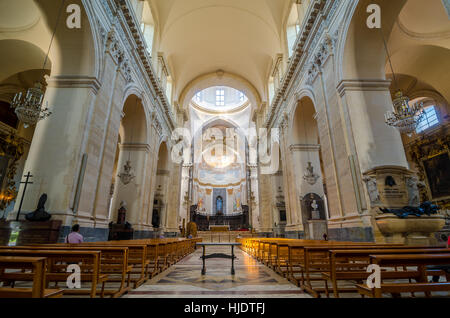 Catania, Italien - 13. September 2015: Innenraum der Kathedrale von Santa Agatha - Catania Duomo in Catania, Sizilien, Italien. Stockfoto