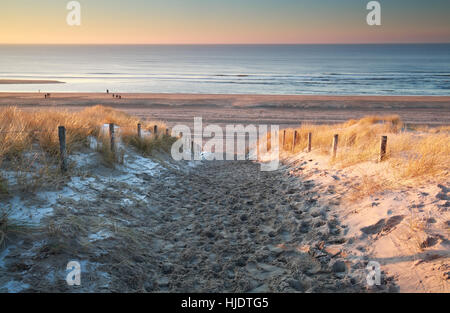 Schnee auf Sand Düne am Nordsee Küstenweg Stockfoto