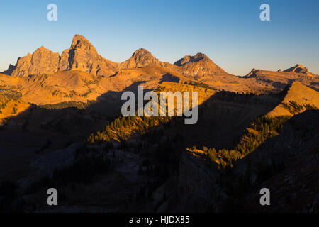 Der Grand Teton erhebt sich über Mount Owen, der mittleren Teton und den Süden Teton. Targhee National Forest, Wyoming Stockfoto