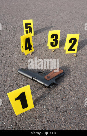 ID-Zelte am Tatort nach Schießerei Stockfoto