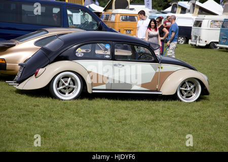 Historische Volkswagen zeigen an caldicot Castle Stockfoto