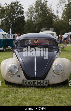 Historische Volkswagen zeigen an caldicot Castle Stockfoto