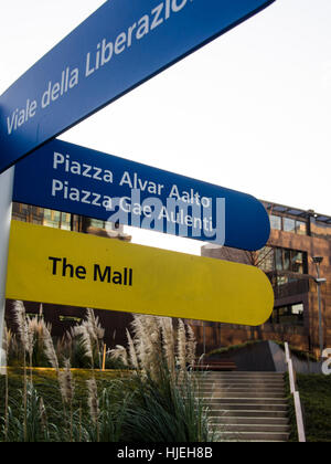 Gae Aulenti Piazza und Hindernissen, neue Architektur im Zentrum von Mailand, in der Nähe von Porta Garibaldi Bahnhof Porta Nuova genannt Stockfoto