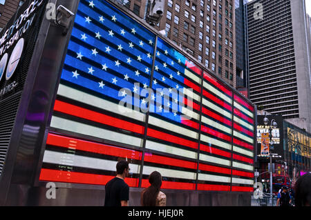 Amerikanische Flagge in Times Square New York Stockfoto