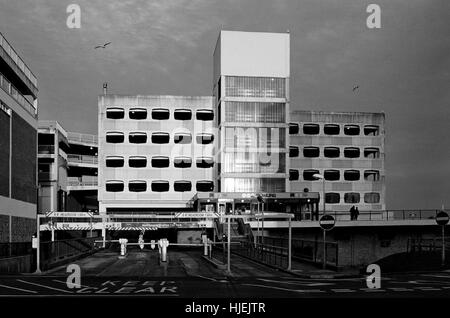 AJAXNETPHOTO. 2008. WORTHING, ENGLAND - Platzsparend - GRAFTON MEHRSTÖCKIGES PARKHAUS IN DER STADT. Foto: Jonathan Eastland/AJAX REF: 81504 1 4 2 Stockfoto