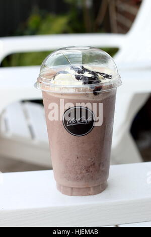 Nahaufnahme von McDonalds Schoko Frappe bei McDonald's Melbourne Victoria Australia Stockfoto