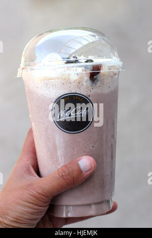 Nahaufnahme von McDonalds Schoko Frappe bei McDonald's Melbourne Victoria Australia Stockfoto