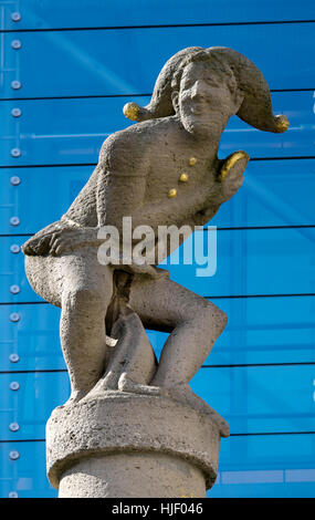 Eulenspiegel-Brunnen mit der Statue von Till Eulenspiegel, Alter Markt, Magdeburg, Sachsen-Anhalt, Deutschland Stockfoto