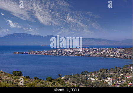 Panoramablick auf Aegina Stadt, die Hauptstadt Aegina Insel im Saronischen Golf, einstündige Reise für Piräus und Athen Griechenland Stockfoto