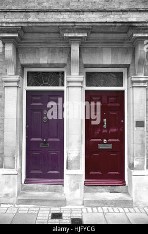 Antike Türen in London, England Stockfoto