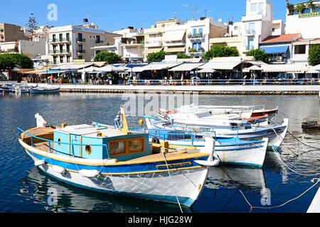 Angelboote/Fischerboote im Innenhafen, Agios Nikolaos, Kreta, Griechenland, Europa. Stockfoto