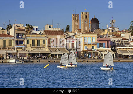 Blick auf den Hafen von Ägina, die Hauptstadt der Insel Aegina, eine Stunde Fahrt von Piräus und Athen, Saronischen Golf, Griechenland Stockfoto