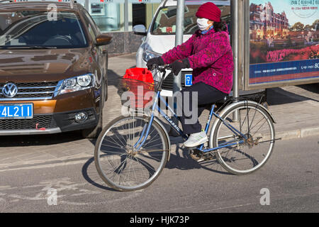 Fahrradweg und Radfahrer, Yinchuan, China Stockfoto