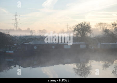 Morgendämmerung auf dem Fluss Lea in Hackney, London Stockfoto