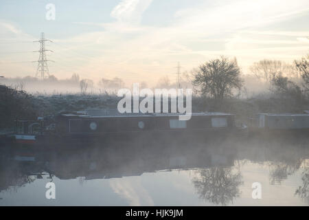 Morgendämmerung auf dem Fluss Lea in Hackney, London Stockfoto