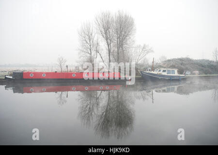 Morgendämmerung auf dem Fluss Lea in Hackney, London Stockfoto