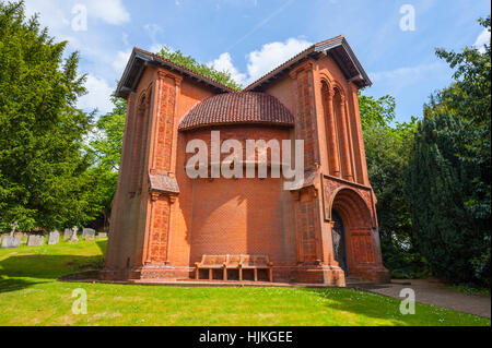 Die Friedhofskapelle in Watt oder Watt Grabkapelle befindet sich eine Kapelle und in einer Jugendstil-Version von Celtic Revival Stil in das Dorf Compton Stockfoto