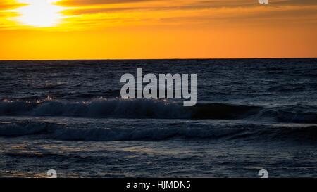 Sonnenuntergang über der Ostsee. Stockfoto