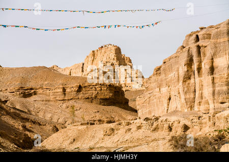 Ruinen von Tsaparang, „verlorene Stadt“, das alte Guge-Königreich in Tibet (es wird angenommen, dass es im frühen 10. Jahrhundert entstanden ist). Tibet. China. Stockfoto