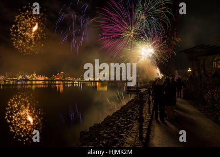 Kanadas 150 Jahr Geburtstag Feier Feuerwerk an Silvester Eve2016-Victoria, British Columbia, Kanada. Stockfoto