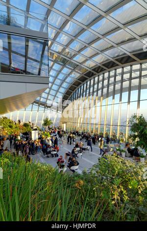 Innere des The Sky Garden, Walkie Talkie Gebäude London UK Stockfoto