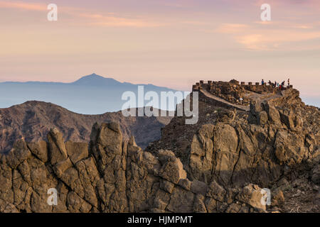 Roque de Los Muchachos, dem höchsten Aussichtspunkt Hintergrund Berg Teide Tennerife, La Palma, Kanarische Inseln, Spanien Stockfoto