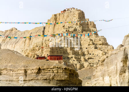 Ruinen von Tsaparang, „verlorene Stadt“, das alte Guge-Königreich in Tibet (es wird angenommen, dass es im frühen 10. Jahrhundert entstanden ist). Tibet. China. Stockfoto