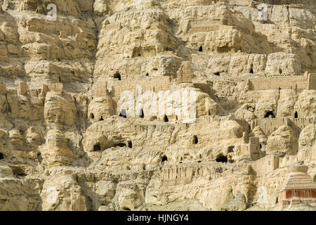 Ruinen von Tsaparang, „verlorene Stadt“, das alte Guge-Königreich in Tibet (es wird angenommen, dass es im frühen 10. Jahrhundert entstanden ist). Tibet. China. Stockfoto