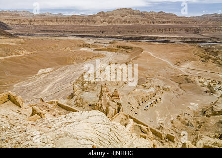 Blick über Sutlej Tal von Ruinen der antiken Tsaparang, 'Lost City', Tibet, China. Stockfoto