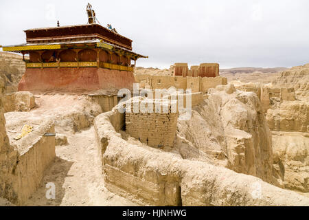 Ruinen von Tsaparang, „verlorene Stadt“, das alte Guge-Königreich in Tibet (es wird angenommen, dass es im frühen 10. Jahrhundert entstanden ist). Tibet. China. Stockfoto