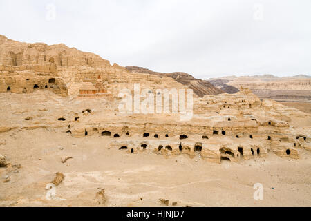 Ruinen von Tsaparang, „verlorene Stadt“, das alte Guge-Königreich in Tibet (es wird angenommen, dass es im frühen 10. Jahrhundert entstanden ist). Tibet. China. Stockfoto