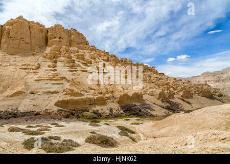 Ruinen von Tsaparang, „verlorene Stadt“, das alte Guge-Königreich in Tibet (es wird angenommen, dass es im frühen 10. Jahrhundert entstanden ist). Tibet. China. Stockfoto