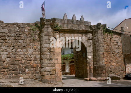 Mittelalterliche Stadtmauer - Tür namens Porta Nova (14. Jahrhundert), Ribadavia, Orense Provinz, Region Galicien, Spanien, Europa Stockfoto