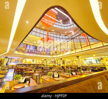 Platea Madrid, ein Gourmet-Lebensmittel-Halle befindet sich in einem ehemaligen Kino auf der Plaza de Colon. Madrid, Spanien. Stockfoto