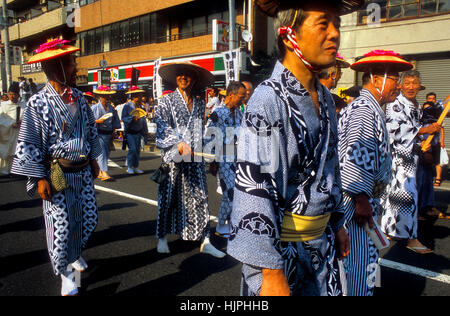 Fukagawa Hachiman Matsuri (Festival-august). Prozession. Männer in traditioneller Tracht. Tokyo City, Japan, Asien Stockfoto