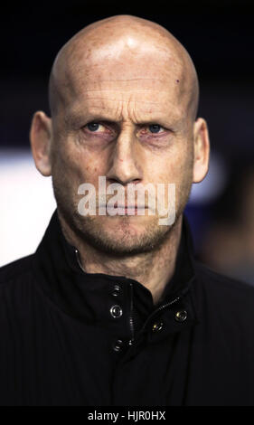 Lesen Sie Manager Jaap Stam während der Himmel Bet Meisterschaftsspiel im Madejski Stadium lesen. Stockfoto